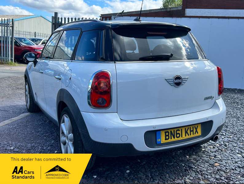 A 2011 MINI COUNTRYMAN 1.6 COOPER D ALL4 A 2011 MINI COUNTRYMAN 1.6 COOPER D ALL4