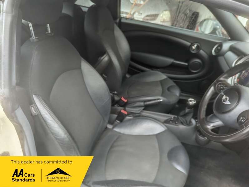 2011 MINI COUPE 2011 MINI COUPE