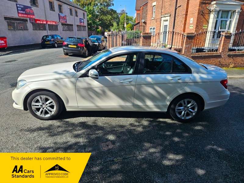 A 2013 MERCEDES C CLASS C220 CDI BLUEEFFICIENCY EXECUTIVE SE A 2013 MERCEDES C CLASS C220 CDI BLUEEFFICIENCY EXECUTIVE SE