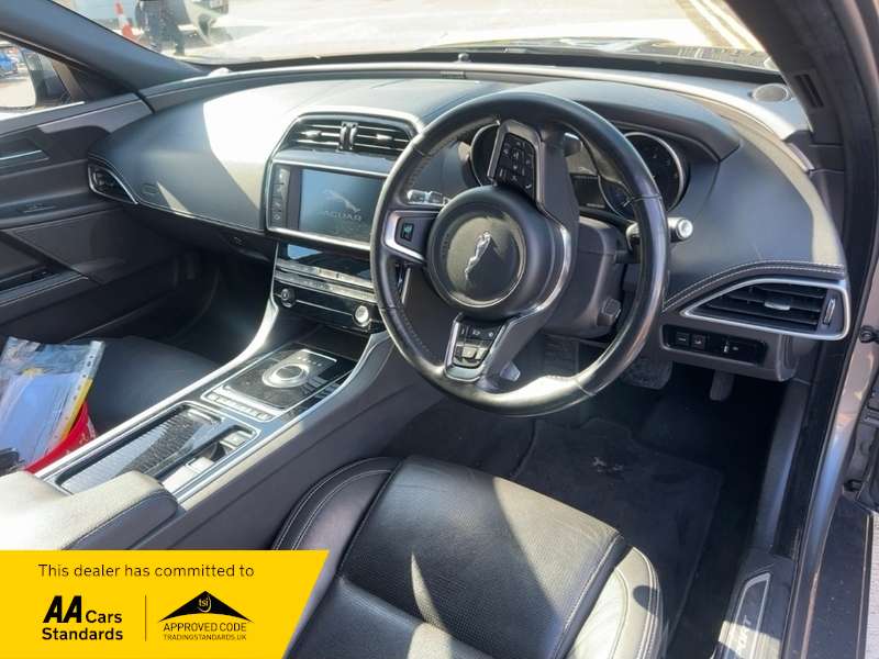 A 2018 JAGUAR XE R-SPORT 250 AUTOMATIC A 2018 JAGUAR XE R-SPORT 250 AUTOMATIC