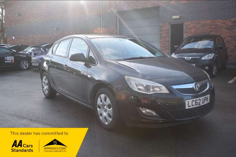 A 2012 VAUXHALL ASTRA 1.6i EXCLUSIV A 2012 VAUXHALL ASTRA 1.6i EXCLUSIV
