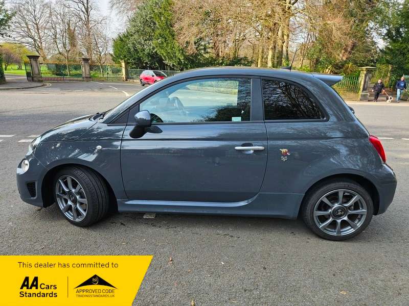 A 2017 ABARTH 500 595 A 2017 ABARTH 500 595