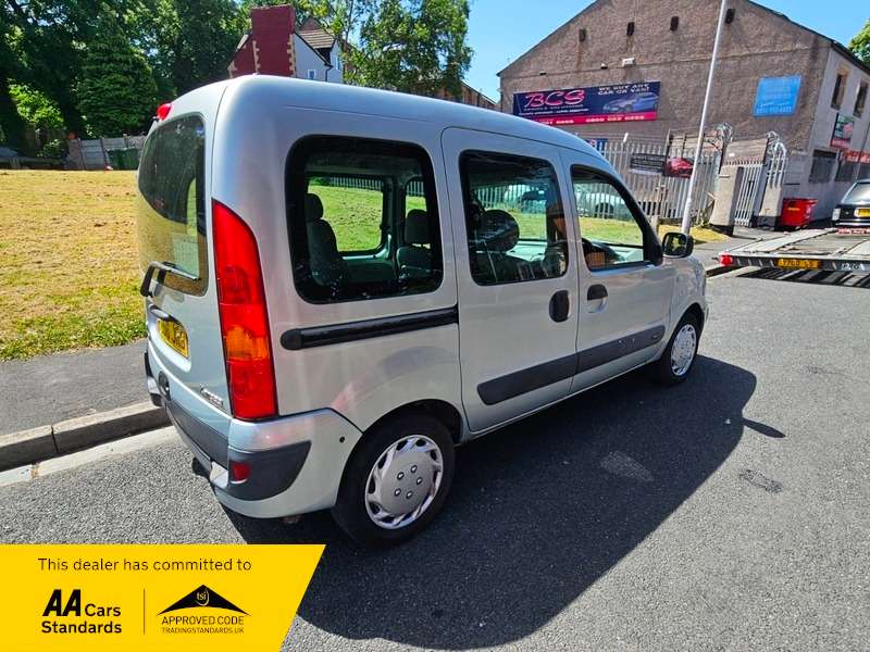A 2006 RENAULT KANGOO EXPRESSION 16V WHEELCHAIR ACCESS VEHICLE A 2006 RENAULT KANGOO EXPRESSION 16V WHEELCHAIR ACCESS VEHICLE