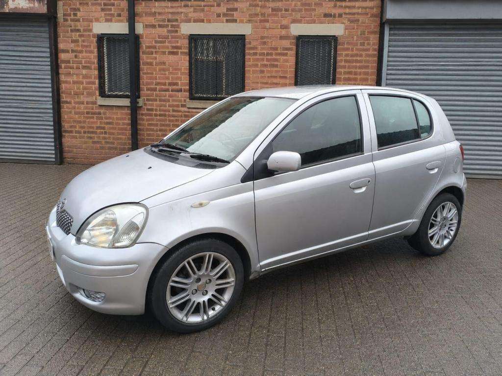 A 2003 TOYOTA YARIS 1.3 VVT-i T Spirit 5dr A 2003 TOYOTA YARIS 1.3 VVT-i T Spirit 5dr