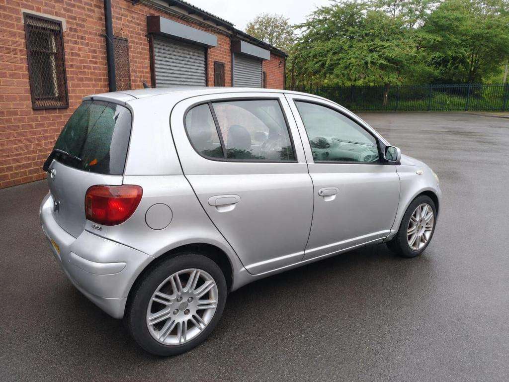 A 2003 TOYOTA YARIS 1.3 VVT-i T Spirit 5dr A 2003 TOYOTA YARIS 1.3 VVT-i T Spirit 5dr