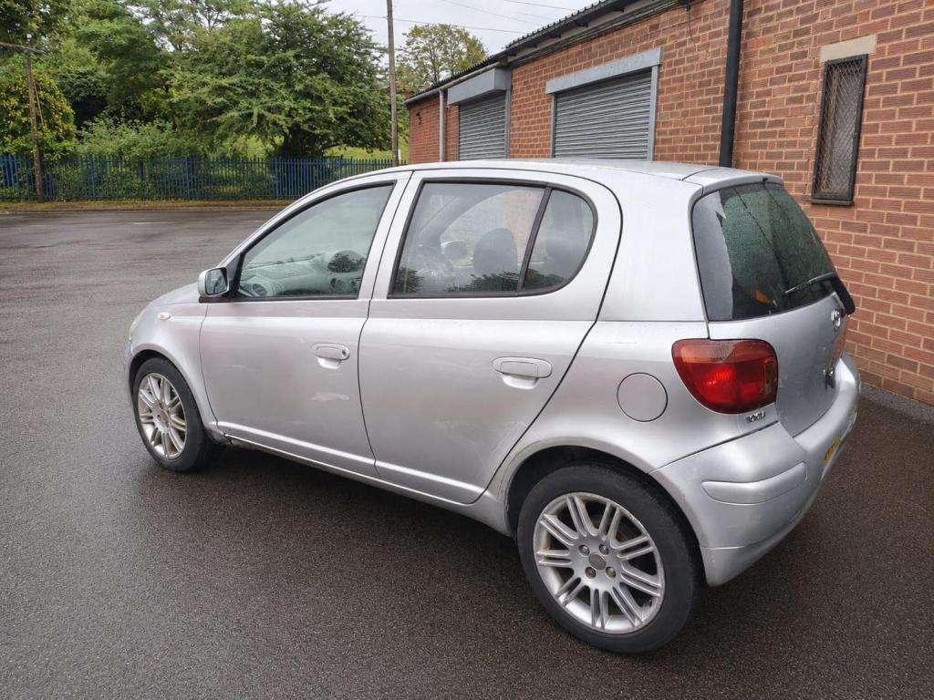 A 2003 TOYOTA YARIS 1.3 VVT-i T Spirit 5dr A 2003 TOYOTA YARIS 1.3 VVT-i T Spirit 5dr