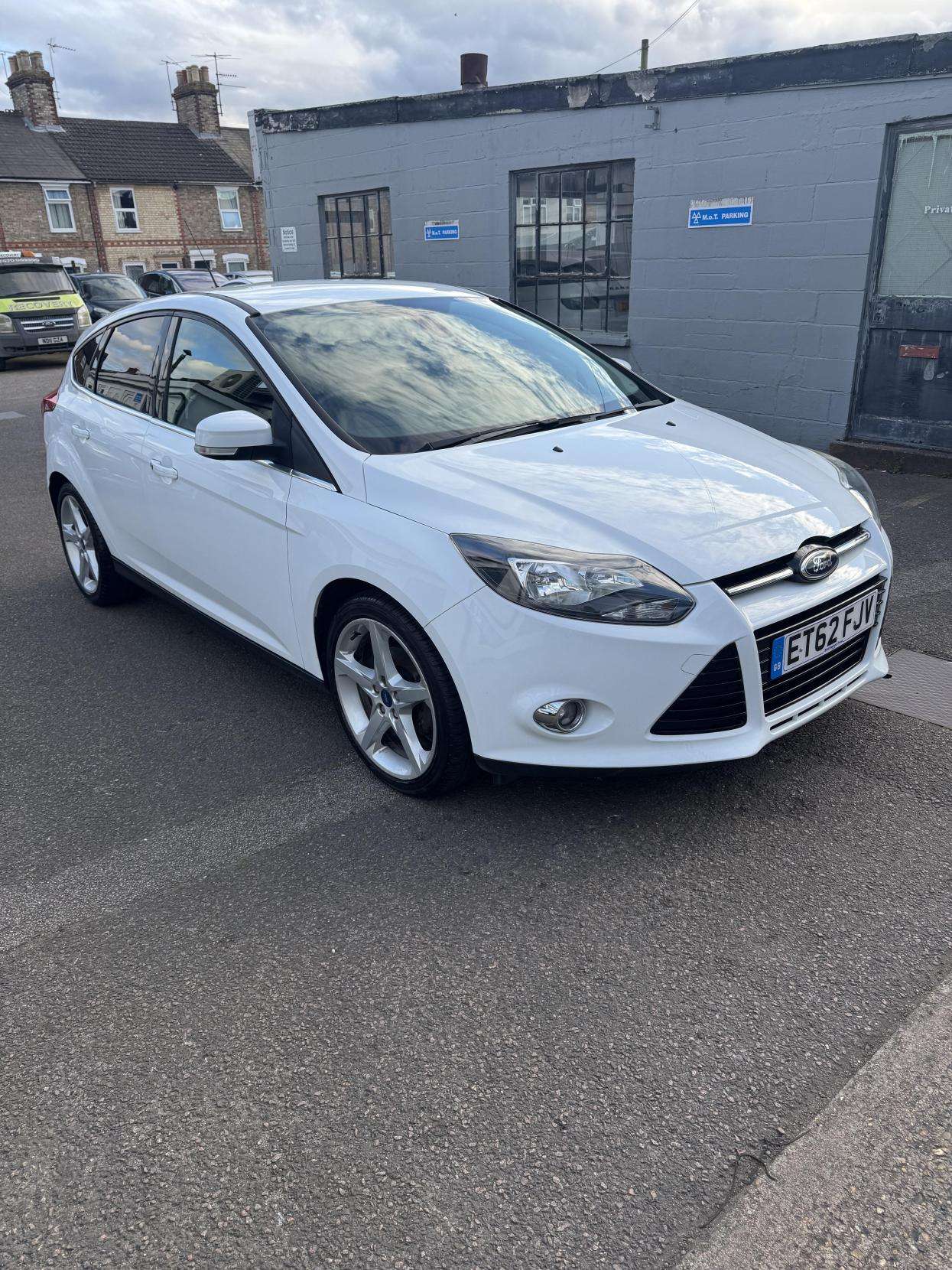 A 2013 FORD FOCUS 1.0T EcoBoost Titanium Hatchback 5dr Petrol Manual Euro 5 (s/s) (125 ps) A 2013 FORD FOCUS 1.0T EcoBoost Titanium Hatchback 5dr Petrol Manual Euro 5 (s/s) (125 ps)