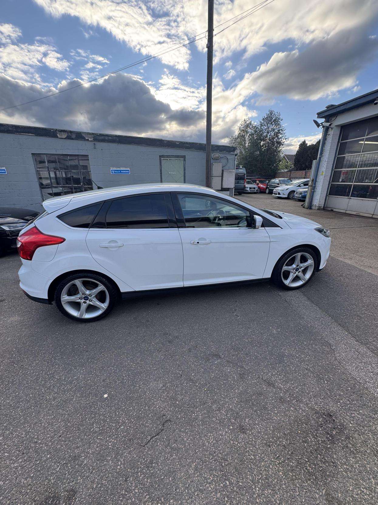 A 2013 FORD FOCUS 1.0T EcoBoost Titanium Hatchback 5dr Petrol Manual Euro 5 (s/s) (125 ps) A 2013 FORD FOCUS 1.0T EcoBoost Titanium Hatchback 5dr Petrol Manual Euro 5 (s/s) (125 ps)