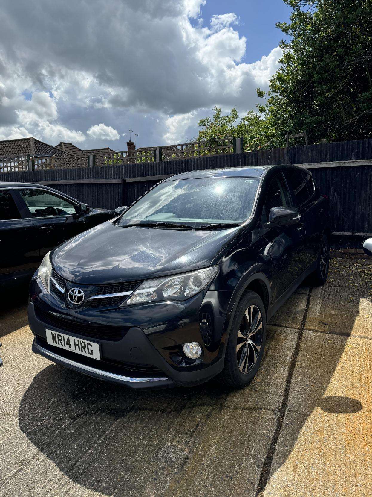 A 2014 TOYOTA RAV4 2.0 D-4D Icon SUV 5dr Diesel Manual 4WD Euro 5 (s/s) (124 ps) A 2014 TOYOTA RAV4 2.0 D-4D Icon SUV 5dr Diesel Manual 4WD Euro 5 (s/s) (124 ps)