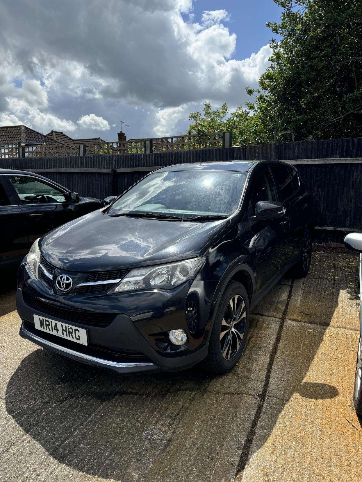 A 2014 TOYOTA RAV4 2.0 D-4D Icon SUV 5dr Diesel Manual 4WD Euro 5 (s/s) (124 ps) A 2014 TOYOTA RAV4 2.0 D-4D Icon SUV 5dr Diesel Manual 4WD Euro 5 (s/s) (124 ps)