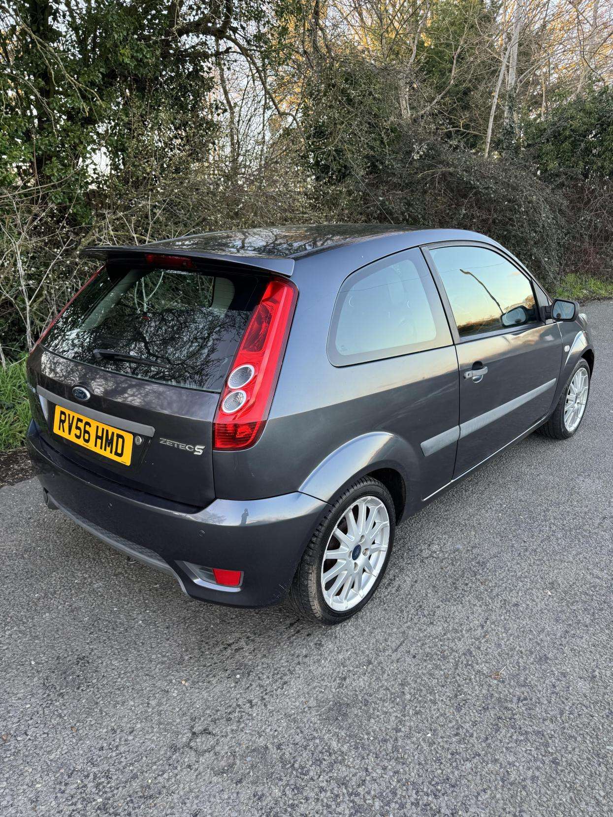 A 2006 FORD FIESTA 1.6 Zetec S Hatchback 3dr Petrol Manual (153 g/km, 99 bhp) A 2006 FORD FIESTA 1.6 Zetec S Hatchback 3dr Petrol Manual (153 g/km, 99 bhp)