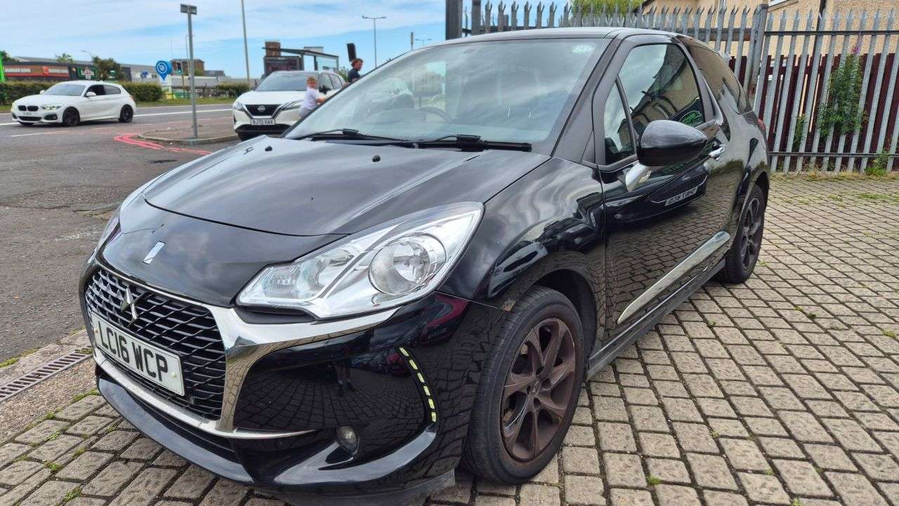 A 2016 DS AUTOMOBILES DS 3 1.6 BlueHDi Elegance Hatchback 3dr Diesel Manual Euro 6 (s/s) (100 ps) A 2016 DS AUTOMOBILES DS 3 1.6 BlueHDi Elegance Hatchback 3dr Diesel Manual Euro 6 (s/s) (100 ps)