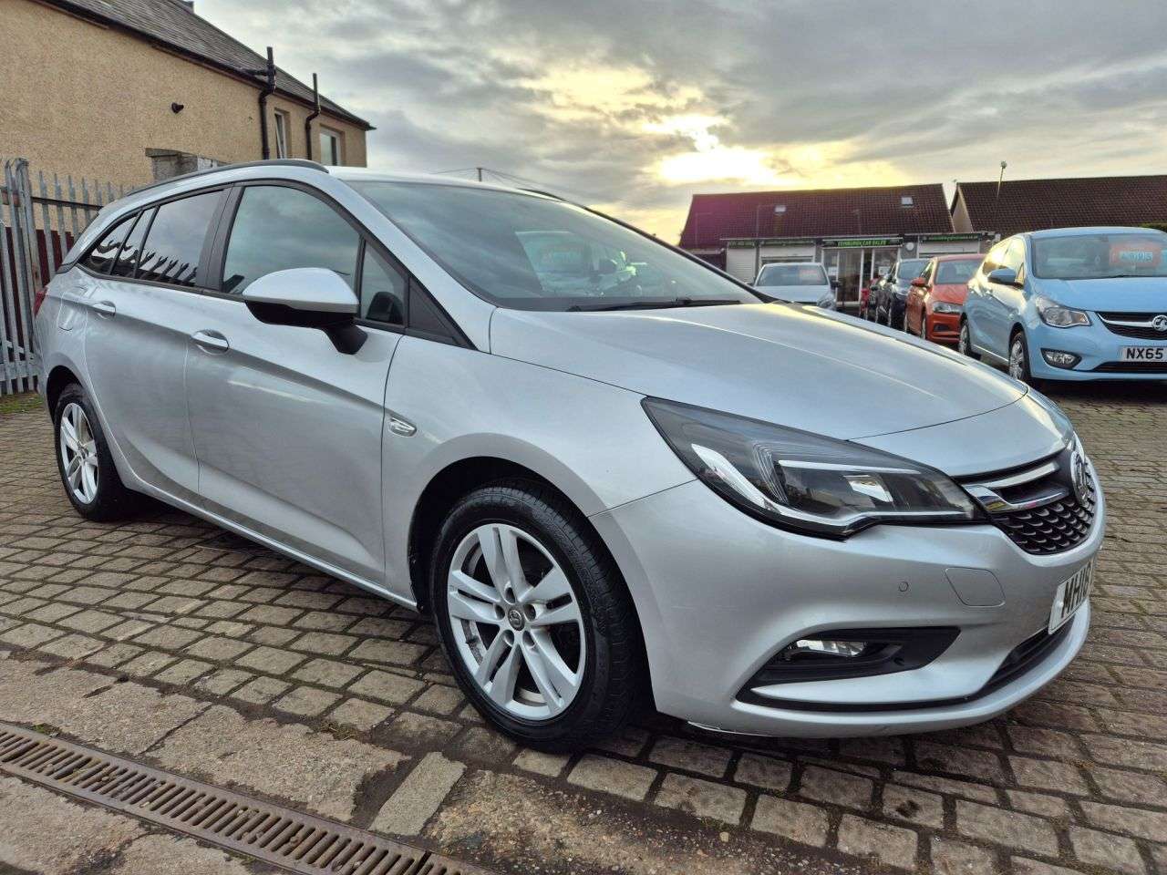 A 2018 VAUXHALL ASTRA 1.6 CDTi ecoTEC BlueInjection Tech Line Nav Sports Tourer 5dr Diesel Manual A 2018 VAUXHALL ASTRA 1.6 CDTi ecoTEC BlueInjection Tech Line Nav Sports Tourer 5dr Diesel Manual