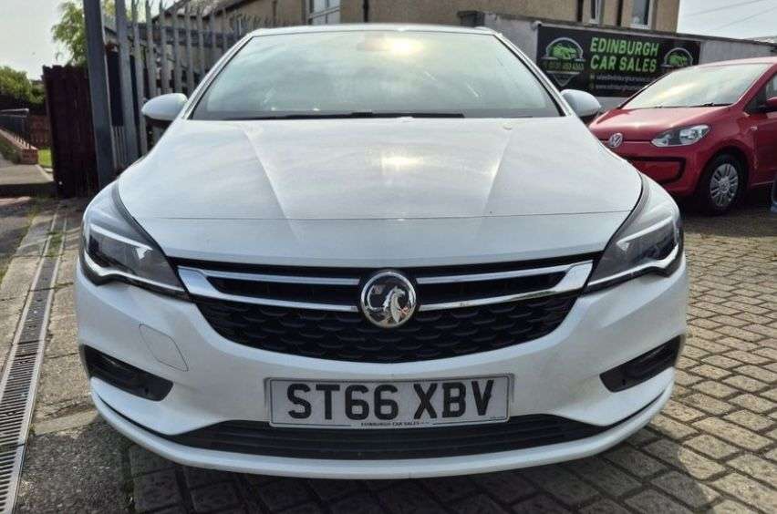 A 2016 VAUXHALL ASTRA 1.4i Turbo Elite Nav Hatchback 5dr Petrol Manual Euro 6 (150 ps) A 2016 VAUXHALL ASTRA 1.4i Turbo Elite Nav Hatchback 5dr Petrol Manual Euro 6 (150 ps)