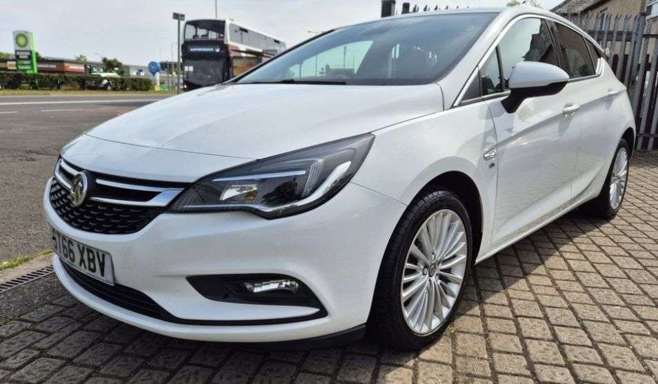 A 2016 VAUXHALL ASTRA 1.4i Turbo Elite Nav Hatchback 5dr Petrol Manual Euro 6 (150 ps) A 2016 VAUXHALL ASTRA 1.4i Turbo Elite Nav Hatchback 5dr Petrol Manual Euro 6 (150 ps)