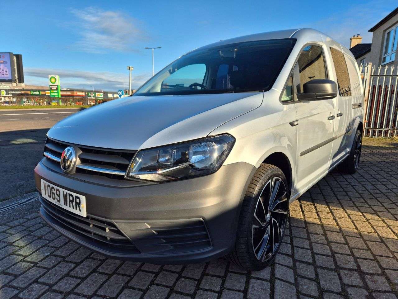 A 2019 VOLKSWAGEN CADDY MAXI 2.0 TDI C20 Crew Van Double Cab 5dr Diesel Manual LWB Euro 6 (s/s) (102 ps) A 2019 VOLKSWAGEN CADDY MAXI 2.0 TDI C20 Crew Van Double Cab 5dr Diesel Manual LWB Euro 6 (s/s) (102 ps)