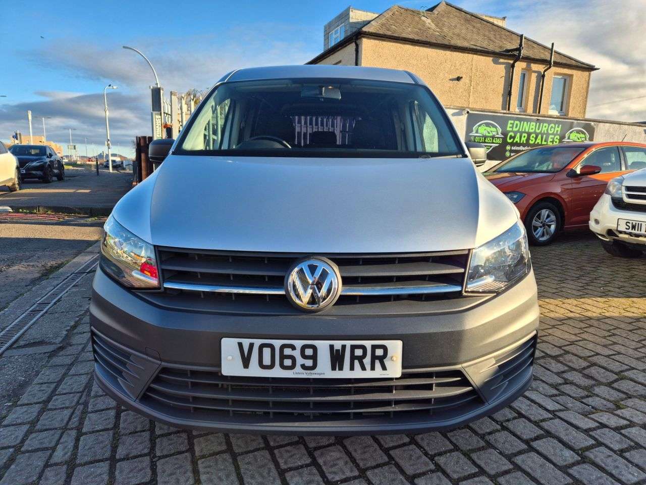 A 2019 VOLKSWAGEN CADDY MAXI 2.0 TDI C20 Crew Van Double Cab 5dr Diesel Manual LWB Euro 6 (s/s) (102 ps) A 2019 VOLKSWAGEN CADDY MAXI 2.0 TDI C20 Crew Van Double Cab 5dr Diesel Manual LWB Euro 6 (s/s) (102 ps)