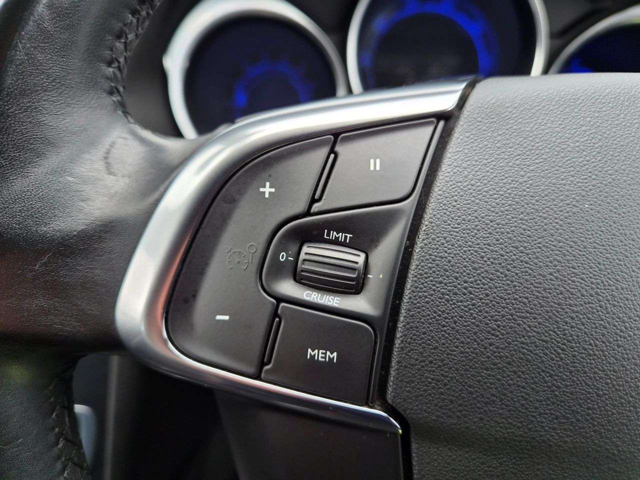 2015 DS AUTOMOBILES DS 4 2015 DS AUTOMOBILES DS 4