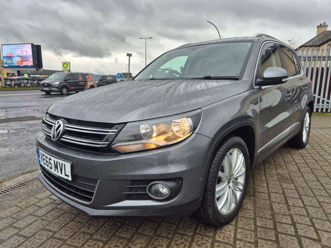 A 2015 VOLKSWAGEN TIGUAN 2.0 TDI BlueMotion Tech Match Edition SUV 5dr Diesel Manual 2WD Euro 6 (s/s A 2015 VOLKSWAGEN TIGUAN 2.0 TDI BlueMotion Tech Match Edition SUV 5dr Diesel Manual 2WD Euro 6 (s/s