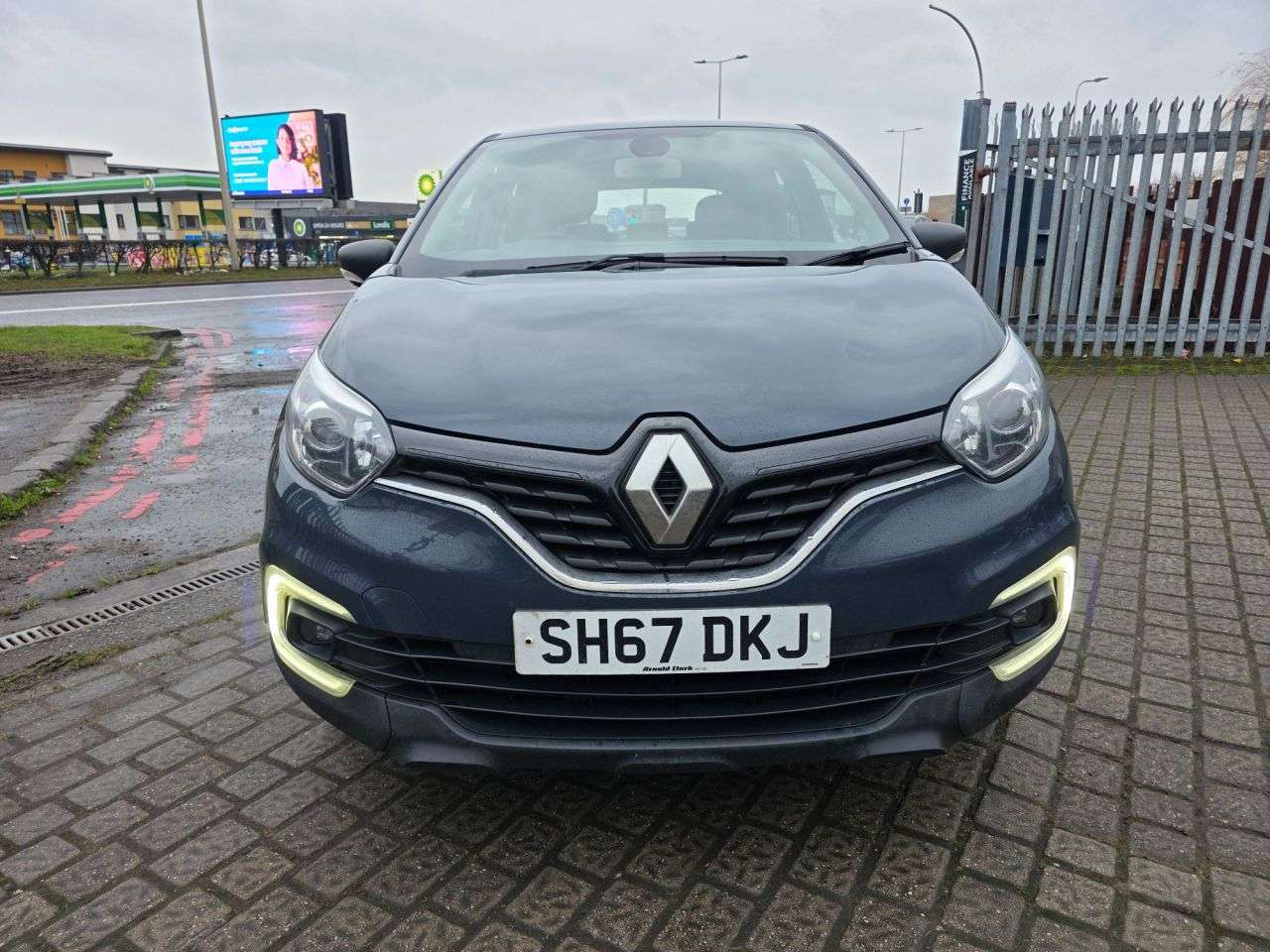 A 2017 RENAULT CAPTUR 1.5 dCi ENERGY Dynamique Nav SUV 5dr Diesel Manual Euro 6 (s/s) (90 ps) A 2017 RENAULT CAPTUR 1.5 dCi ENERGY Dynamique Nav SUV 5dr Diesel Manual Euro 6 (s/s) (90 ps)