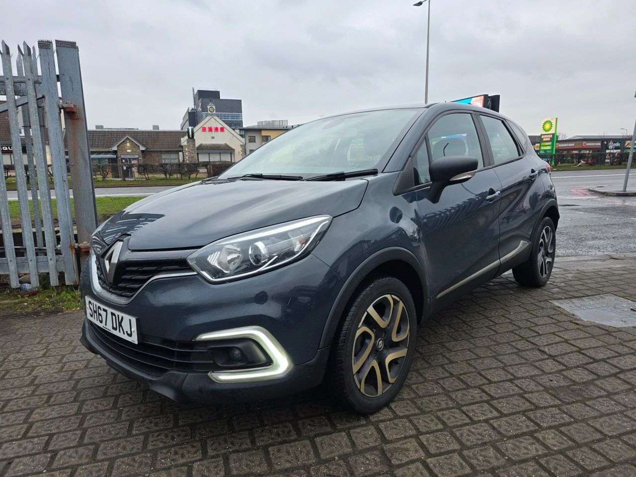 A 2017 RENAULT CAPTUR 1.5 dCi ENERGY Dynamique Nav SUV 5dr Diesel Manual Euro 6 (s/s) (90 ps) A 2017 RENAULT CAPTUR 1.5 dCi ENERGY Dynamique Nav SUV 5dr Diesel Manual Euro 6 (s/s) (90 ps)