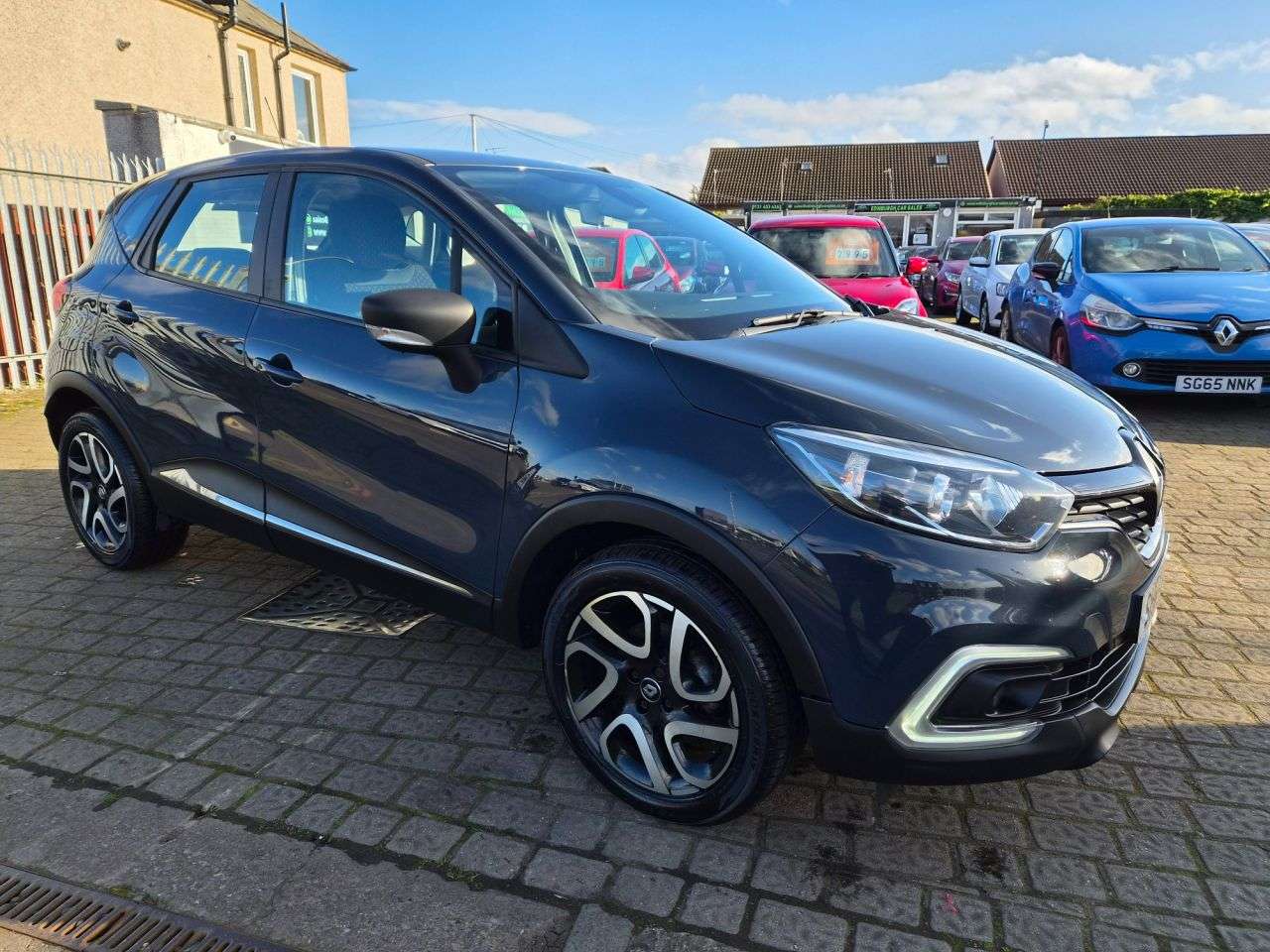 A 2017 RENAULT CAPTUR 1.5 dCi ENERGY Dynamique Nav SUV 5dr Diesel Manual Euro 6 (s/s) (90 ps) A 2017 RENAULT CAPTUR 1.5 dCi ENERGY Dynamique Nav SUV 5dr Diesel Manual Euro 6 (s/s) (90 ps)