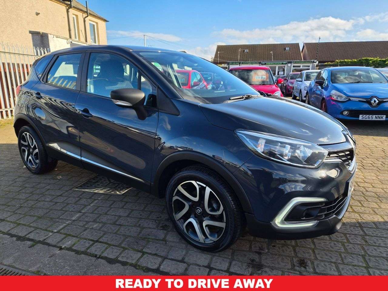 A 2017 RENAULT CAPTUR 1.5 dCi ENERGY Dynamique Nav SUV 5dr Diesel Manual Euro 6 (s/s) (90 ps) A 2017 RENAULT CAPTUR 1.5 dCi ENERGY Dynamique Nav SUV 5dr Diesel Manual Euro 6 (s/s) (90 ps)