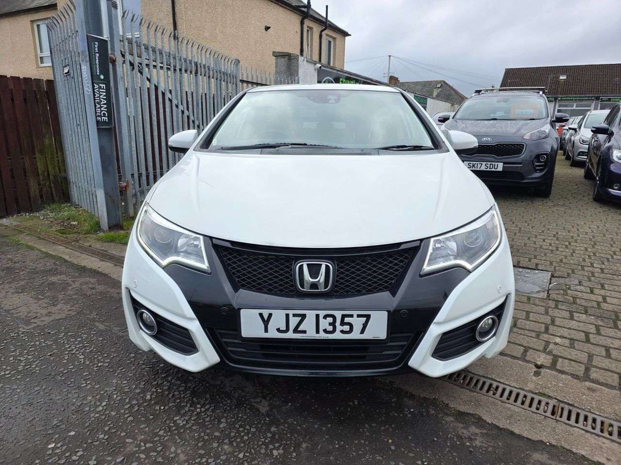 A 2016 HONDA CIVIC 1.8 i-VTEC SE Plus Hatchback 5dr Petrol Manual Euro 6 (s/s) (142 ps) A 2016 HONDA CIVIC 1.8 i-VTEC SE Plus Hatchback 5dr Petrol Manual Euro 6 (s/s) (142 ps)