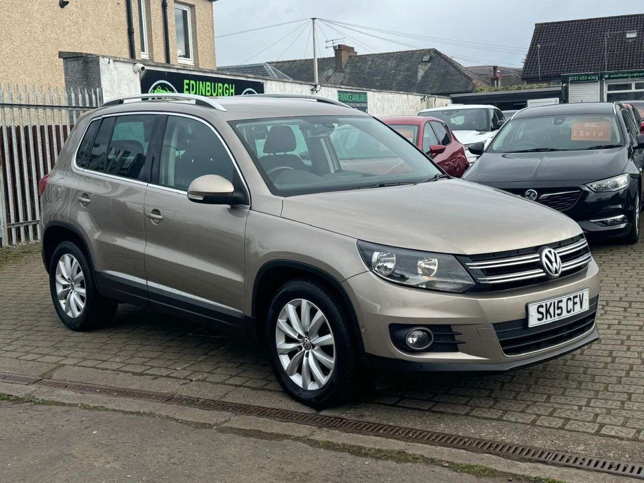 A 2015 VOLKSWAGEN TIGUAN 2.0 TDI BlueMotion Tech Match SUV 5dr Diesel Manual 4WD Euro 5 (s/s) (140 p A 2015 VOLKSWAGEN TIGUAN 2.0 TDI BlueMotion Tech Match SUV 5dr Diesel Manual 4WD Euro 5 (s/s) (140 p