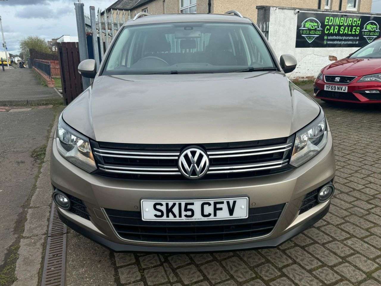 A 2015 VOLKSWAGEN TIGUAN 2.0 TDI BlueMotion Tech Match SUV 5dr Diesel Manual 4WD Euro 5 (s/s) (140 p A 2015 VOLKSWAGEN TIGUAN 2.0 TDI BlueMotion Tech Match SUV 5dr Diesel Manual 4WD Euro 5 (s/s) (140 p