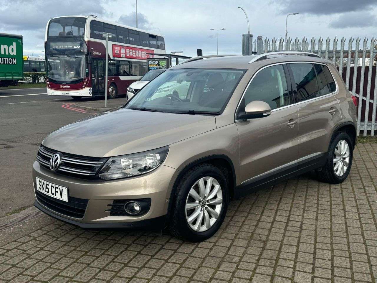 A 2015 VOLKSWAGEN TIGUAN 2.0 TDI BlueMotion Tech Match SUV 5dr Diesel Manual 4WD Euro 5 (s/s) (140 p A 2015 VOLKSWAGEN TIGUAN 2.0 TDI BlueMotion Tech Match SUV 5dr Diesel Manual 4WD Euro 5 (s/s) (140 p
