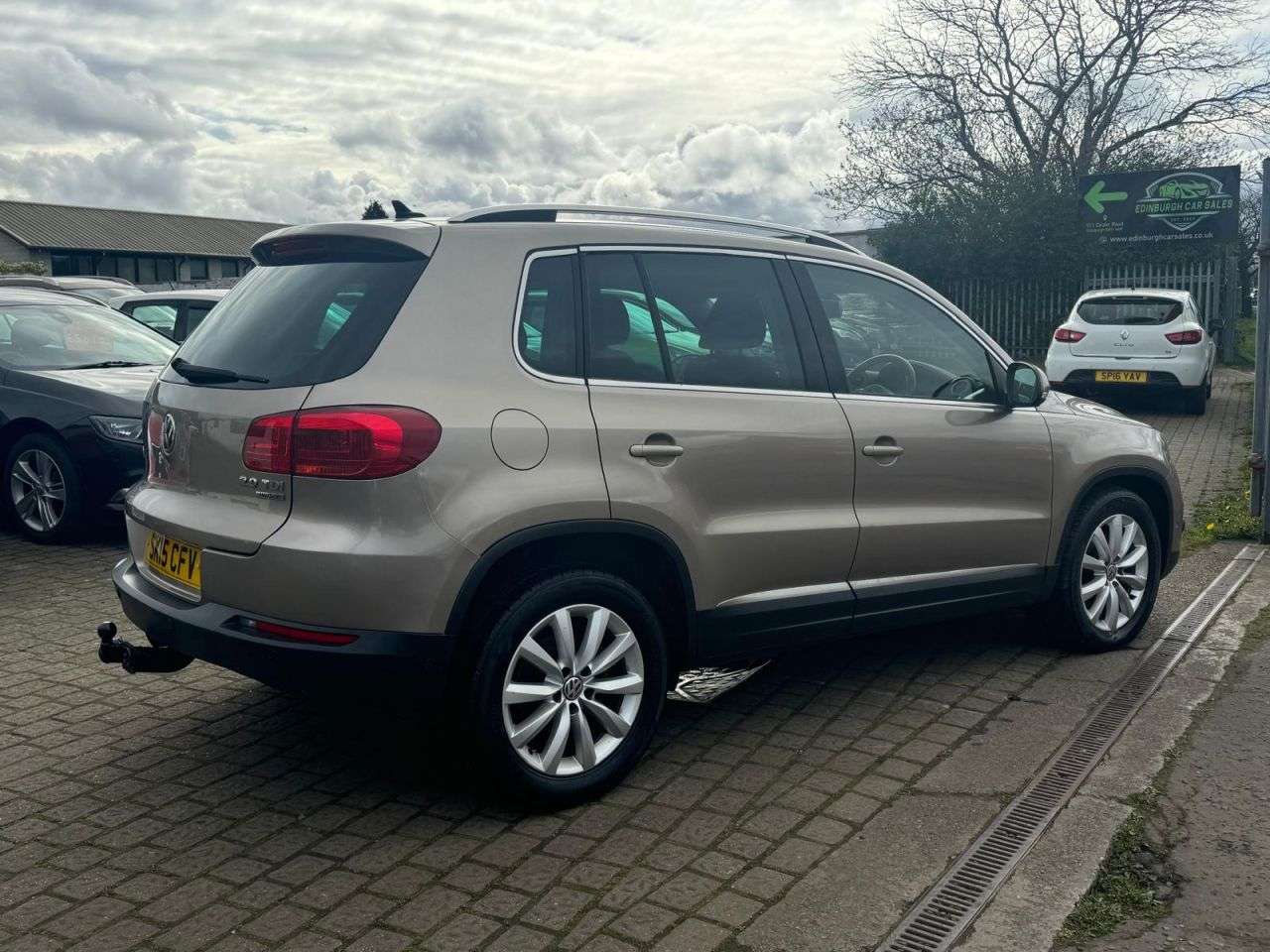 A 2015 VOLKSWAGEN TIGUAN 2.0 TDI BlueMotion Tech Match SUV 5dr Diesel Manual 4WD Euro 5 (s/s) (140 p A 2015 VOLKSWAGEN TIGUAN 2.0 TDI BlueMotion Tech Match SUV 5dr Diesel Manual 4WD Euro 5 (s/s) (140 p