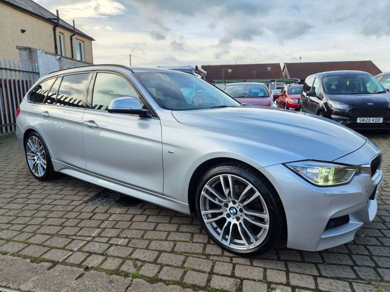 A 2013 BMW 3 SERIES 2.0 320d M Sport Touring 5dr Diesel Manual xDrive Euro 5 (s/s) (184 ps) A 2013 BMW 3 SERIES 2.0 320d M Sport Touring 5dr Diesel Manual xDrive Euro 5 (s/s) (184 ps)