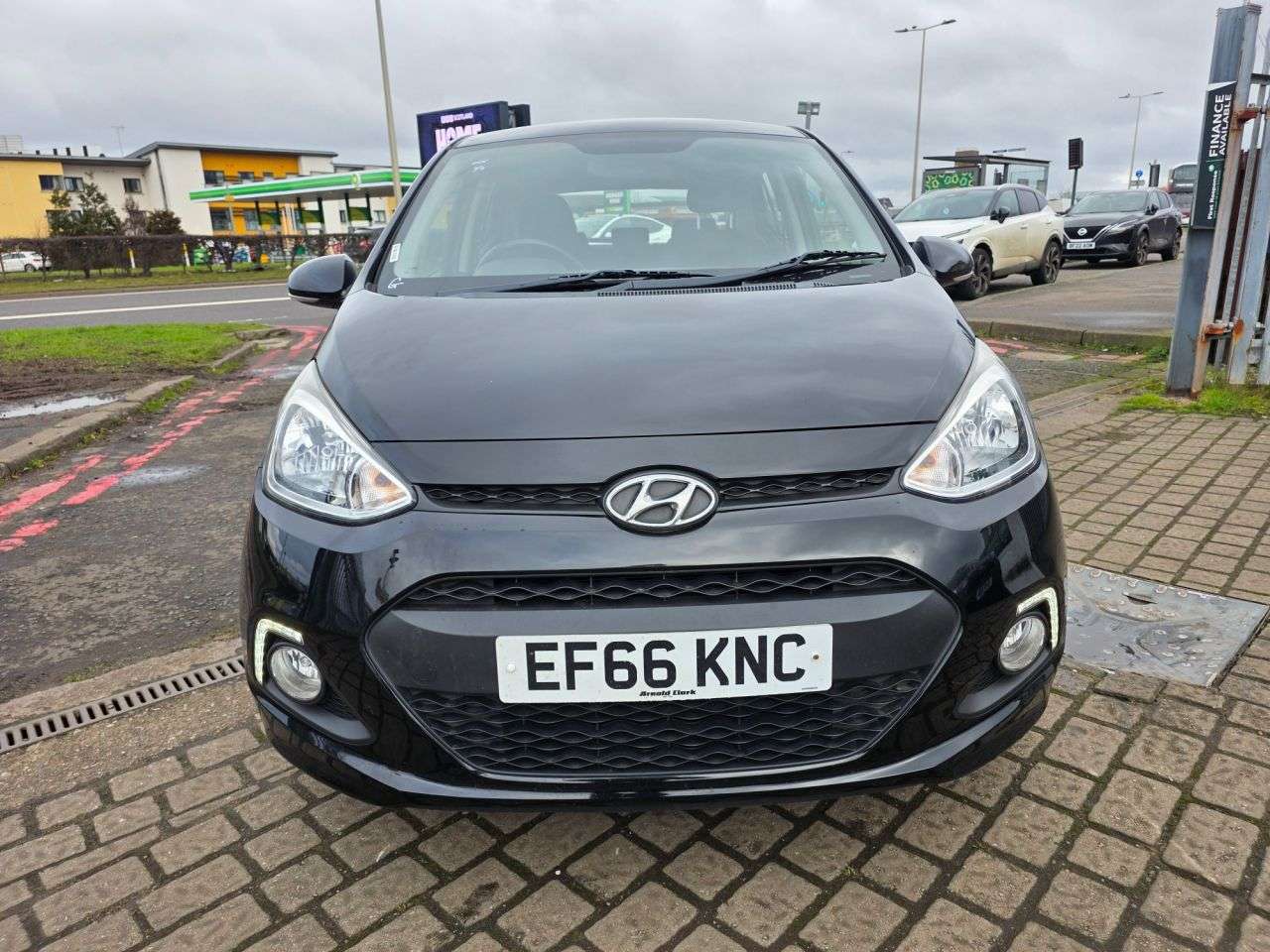 A 2016 HYUNDAI I10 1.0 Premium Hatchback 5dr Petrol Manual Euro 5 (66 ps) A 2016 HYUNDAI I10 1.0 Premium Hatchback 5dr Petrol Manual Euro 5 (66 ps)
