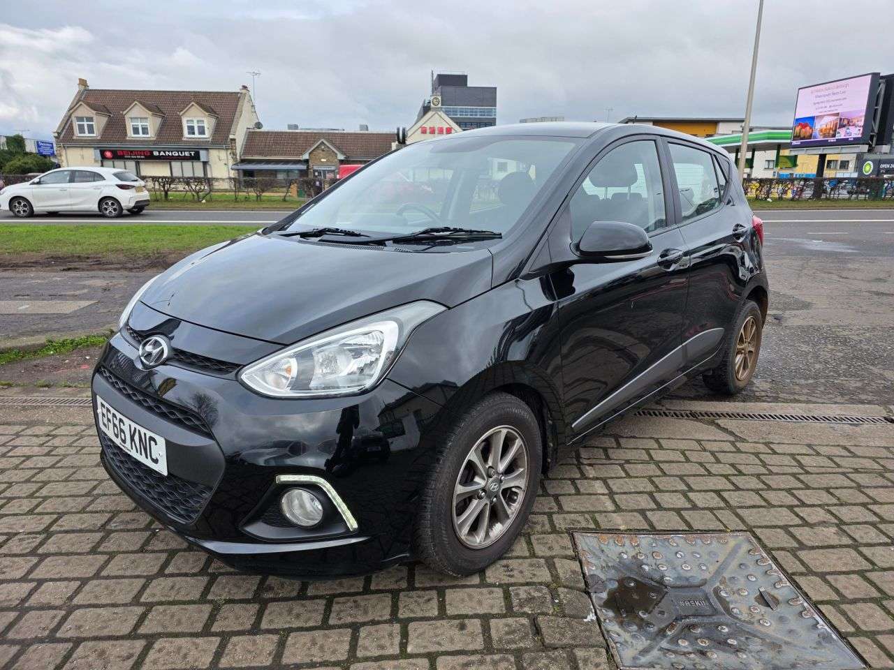 A 2016 HYUNDAI I10 1.0 Premium Hatchback 5dr Petrol Manual Euro 5 (66 ps) A 2016 HYUNDAI I10 1.0 Premium Hatchback 5dr Petrol Manual Euro 5 (66 ps)