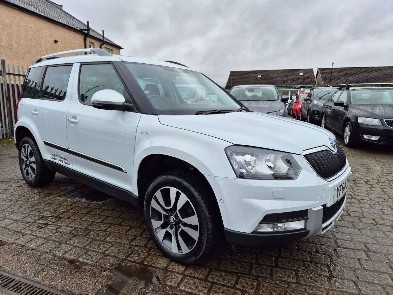 A 2014 SKODA YETI 2.0 TDI Laurin & Klement Outdoor 5dr Diesel DSG 4WD Euro 5 (170 ps) A 2014 SKODA YETI 2.0 TDI Laurin & Klement Outdoor 5dr Diesel DSG 4WD Euro 5 (170 ps)