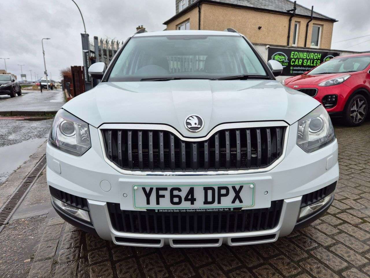 A 2014 SKODA YETI 2.0 TDI Laurin & Klement Outdoor 5dr Diesel DSG 4WD Euro 5 (170 ps) A 2014 SKODA YETI 2.0 TDI Laurin & Klement Outdoor 5dr Diesel DSG 4WD Euro 5 (170 ps)