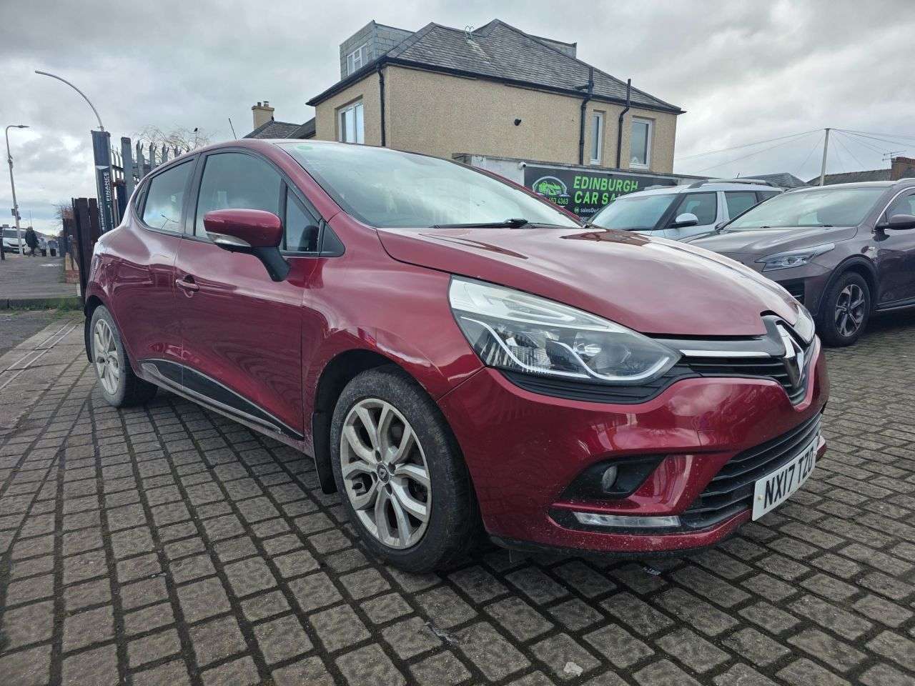 A 2017 RENAULT CLIO 1.2 16V Dynamique Nav Hatchback 5dr Petrol Manual Euro 6 (75 ps) A 2017 RENAULT CLIO 1.2 16V Dynamique Nav Hatchback 5dr Petrol Manual Euro 6 (75 ps)