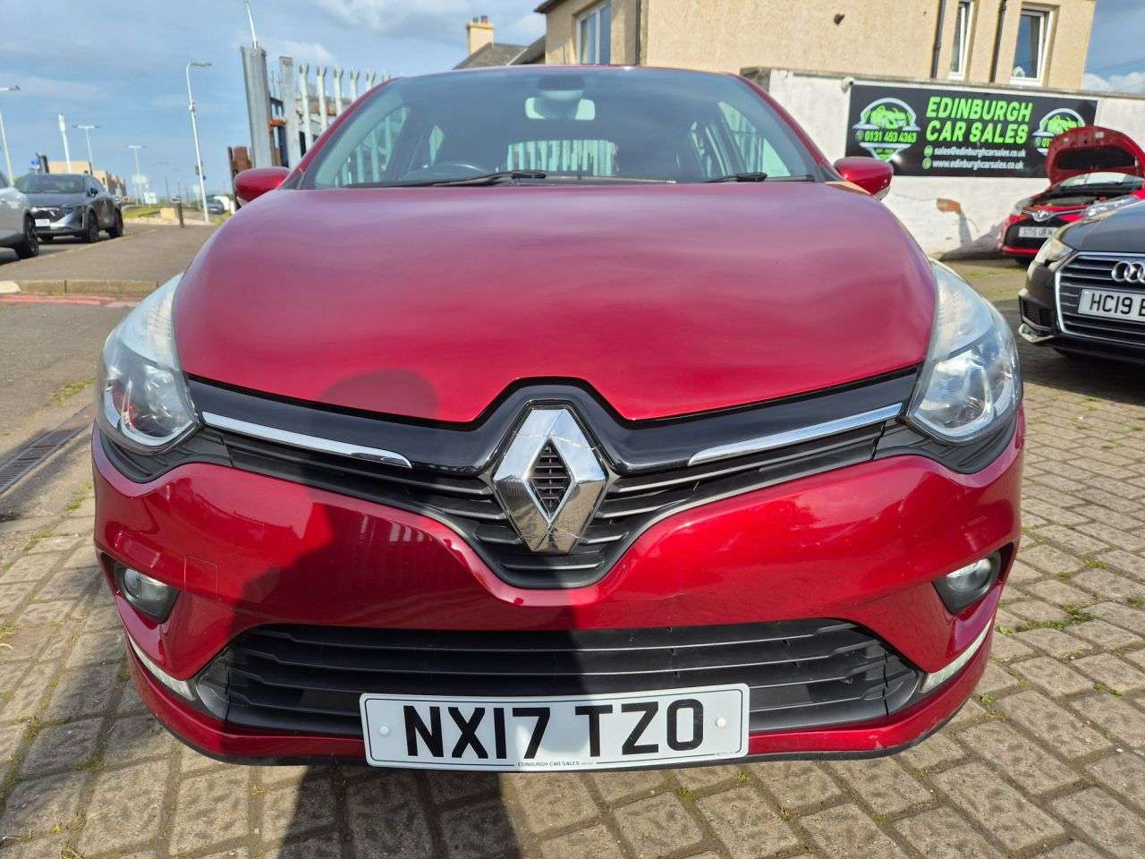 A 2017 RENAULT CLIO 1.2 16V Dynamique Nav Hatchback 5dr Petrol Manual Euro 6 (75 ps) A 2017 RENAULT CLIO 1.2 16V Dynamique Nav Hatchback 5dr Petrol Manual Euro 6 (75 ps)