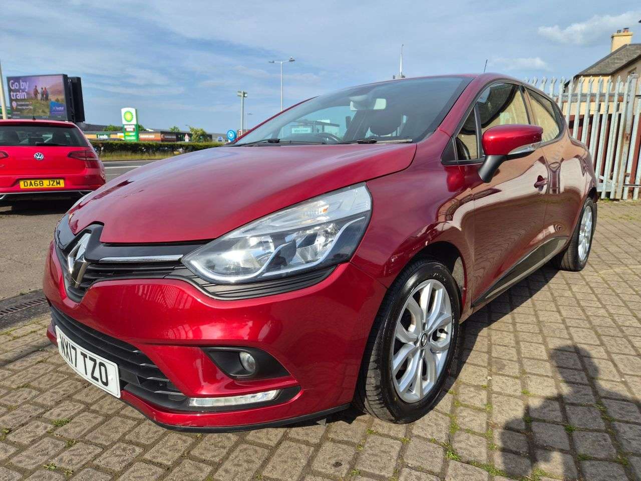 A 2017 RENAULT CLIO 1.2 16V Dynamique Nav Hatchback 5dr Petrol Manual Euro 6 (75 ps) A 2017 RENAULT CLIO 1.2 16V Dynamique Nav Hatchback 5dr Petrol Manual Euro 6 (75 ps)