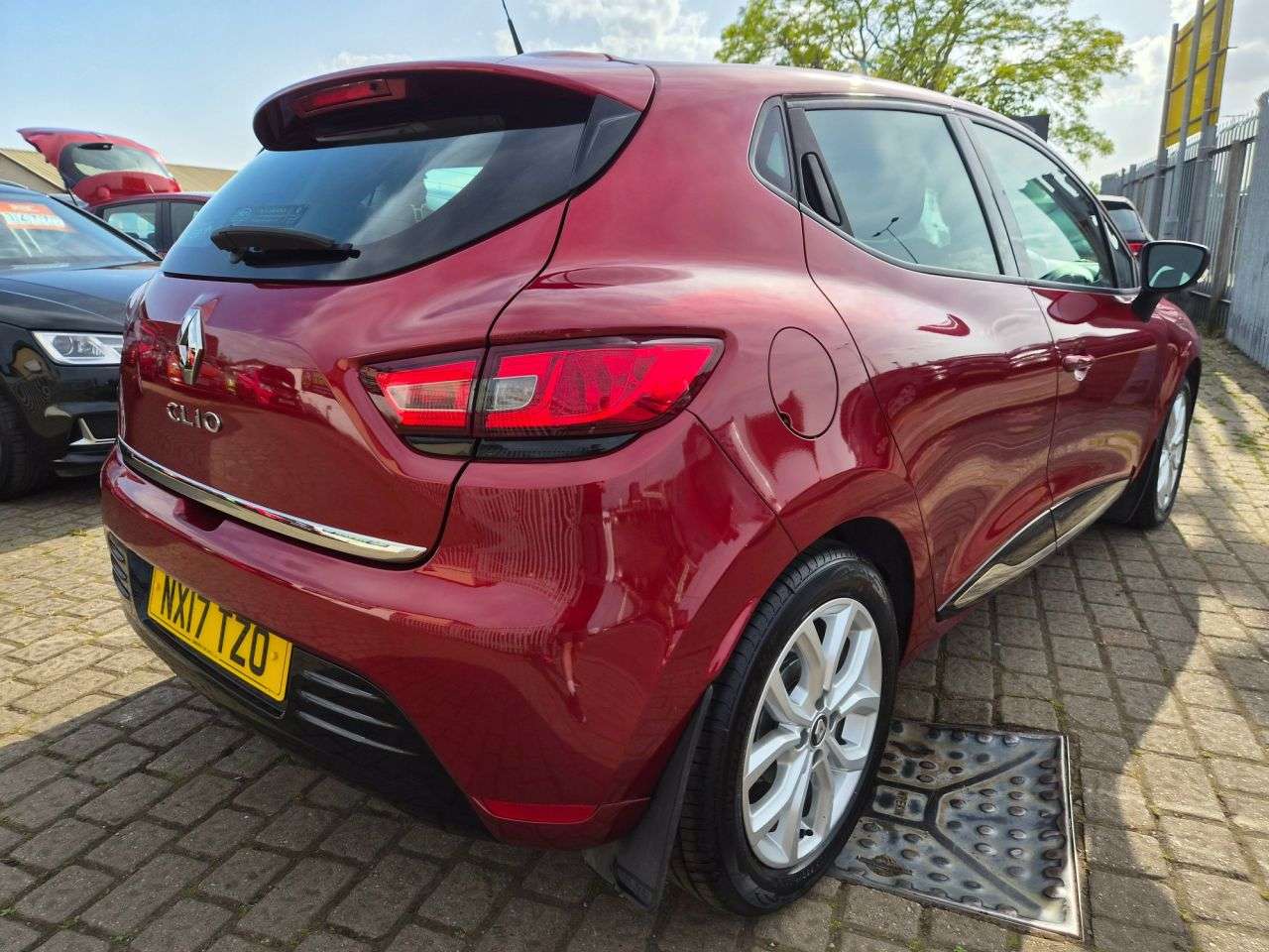 2017 RENAULT CLIO 2017 RENAULT CLIO