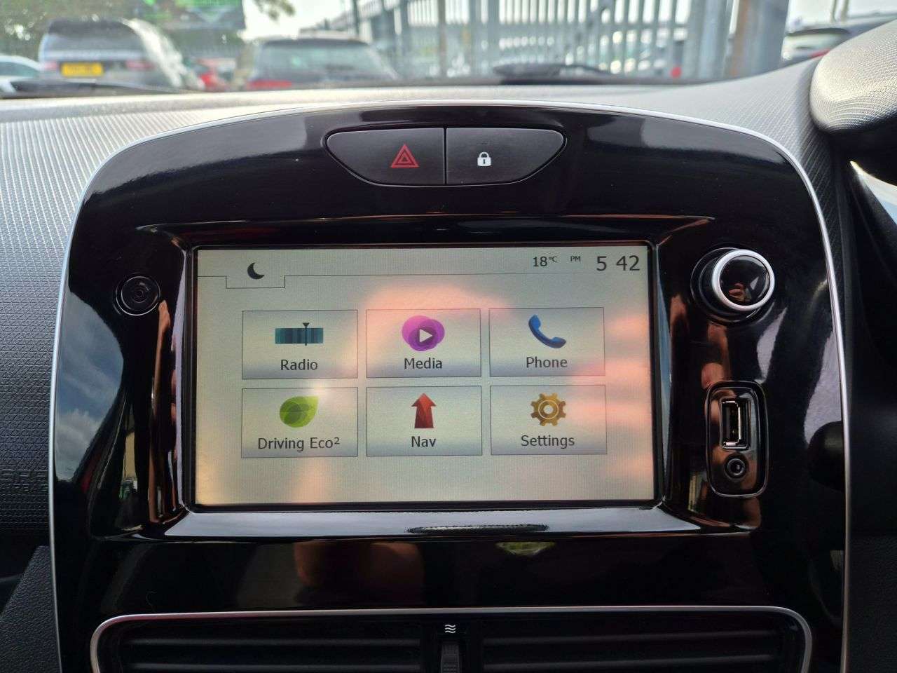 2017 RENAULT CLIO 2017 RENAULT CLIO