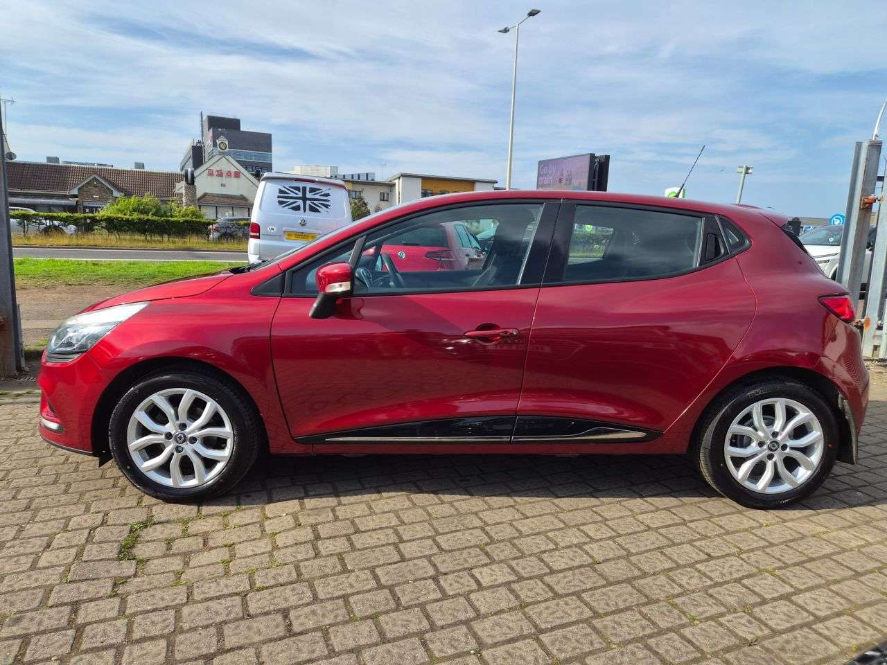 2017 RENAULT CLIO 2017 RENAULT CLIO