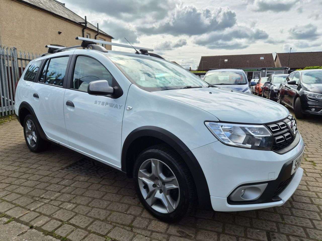 A 2019 DACIA LOGAN MCV STEPWAY 0.9 TCe Comfort Estate 5dr Petrol Manual Euro 6 (s/s) (90 ps) A 2019 DACIA LOGAN MCV STEPWAY 0.9 TCe Comfort Estate 5dr Petrol Manual Euro 6 (s/s) (90 ps)