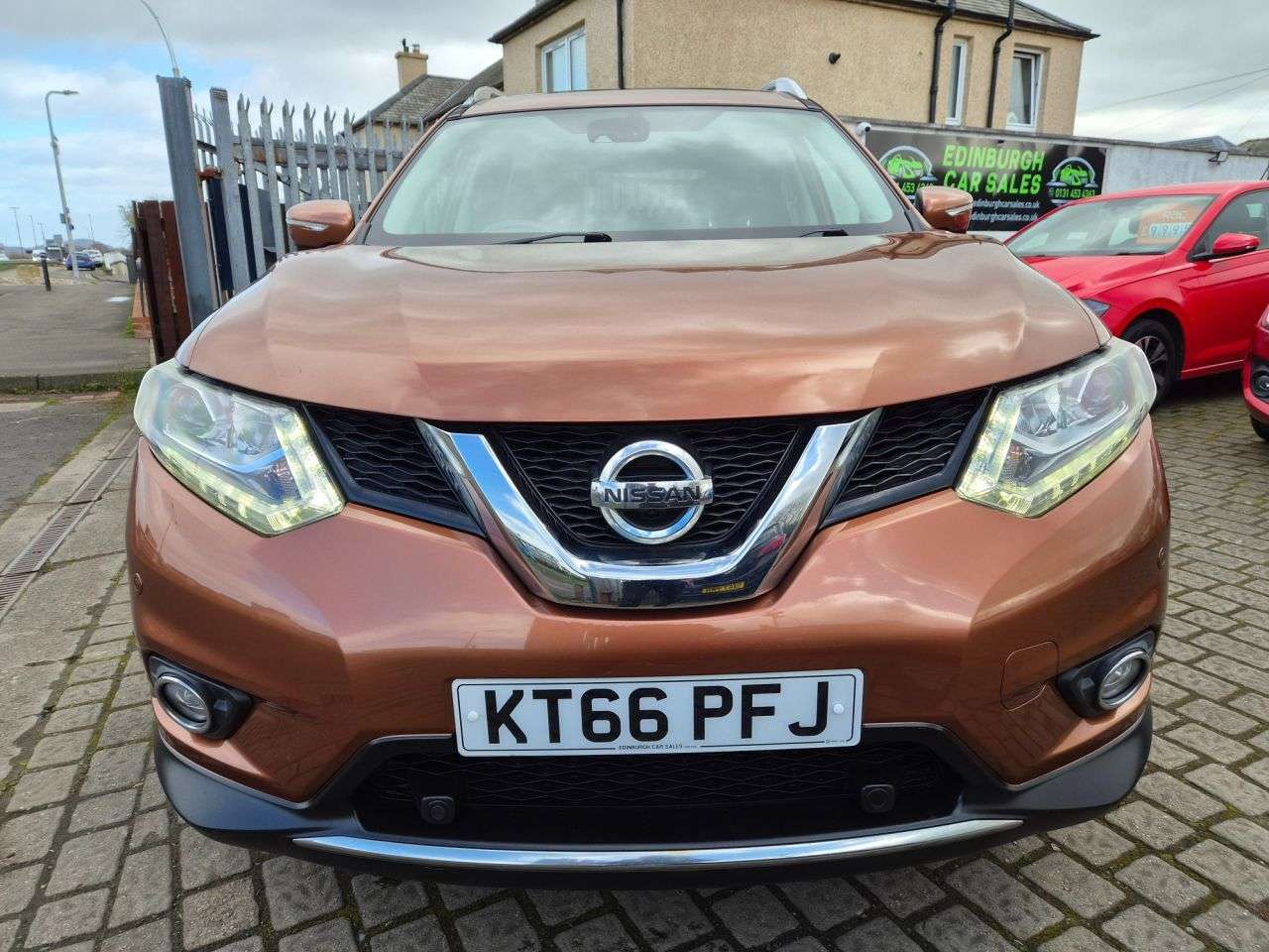 A 2017 NISSAN X-TRAIL 1.6 dCi Tekna SUV 5dr Diesel Manual 4WD Euro 6 (s/s) (130 ps) A 2017 NISSAN X-TRAIL 1.6 dCi Tekna SUV 5dr Diesel Manual 4WD Euro 6 (s/s) (130 ps)