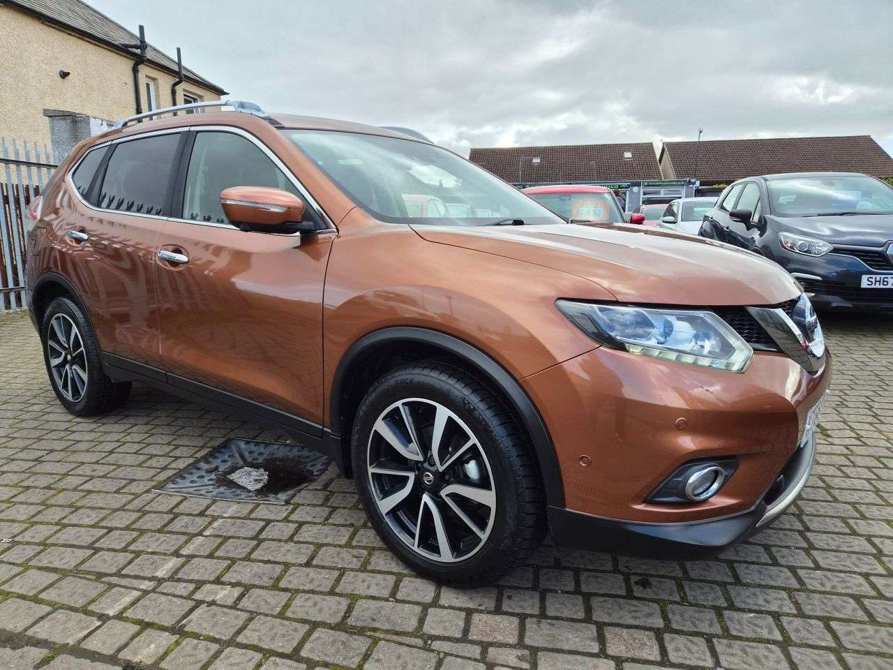 A 2017 NISSAN X-TRAIL 1.6 dCi Tekna SUV 5dr Diesel Manual 4WD Euro 6 (s/s) (130 ps) A 2017 NISSAN X-TRAIL 1.6 dCi Tekna SUV 5dr Diesel Manual 4WD Euro 6 (s/s) (130 ps)