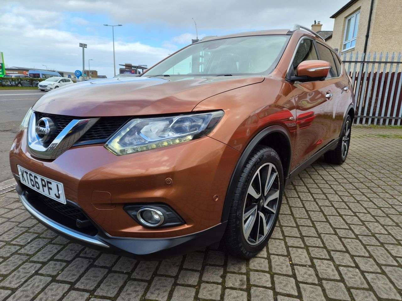 A 2017 NISSAN X-TRAIL 1.6 dCi Tekna SUV 5dr Diesel Manual 4WD Euro 6 (s/s) (130 ps) A 2017 NISSAN X-TRAIL 1.6 dCi Tekna SUV 5dr Diesel Manual 4WD Euro 6 (s/s) (130 ps)