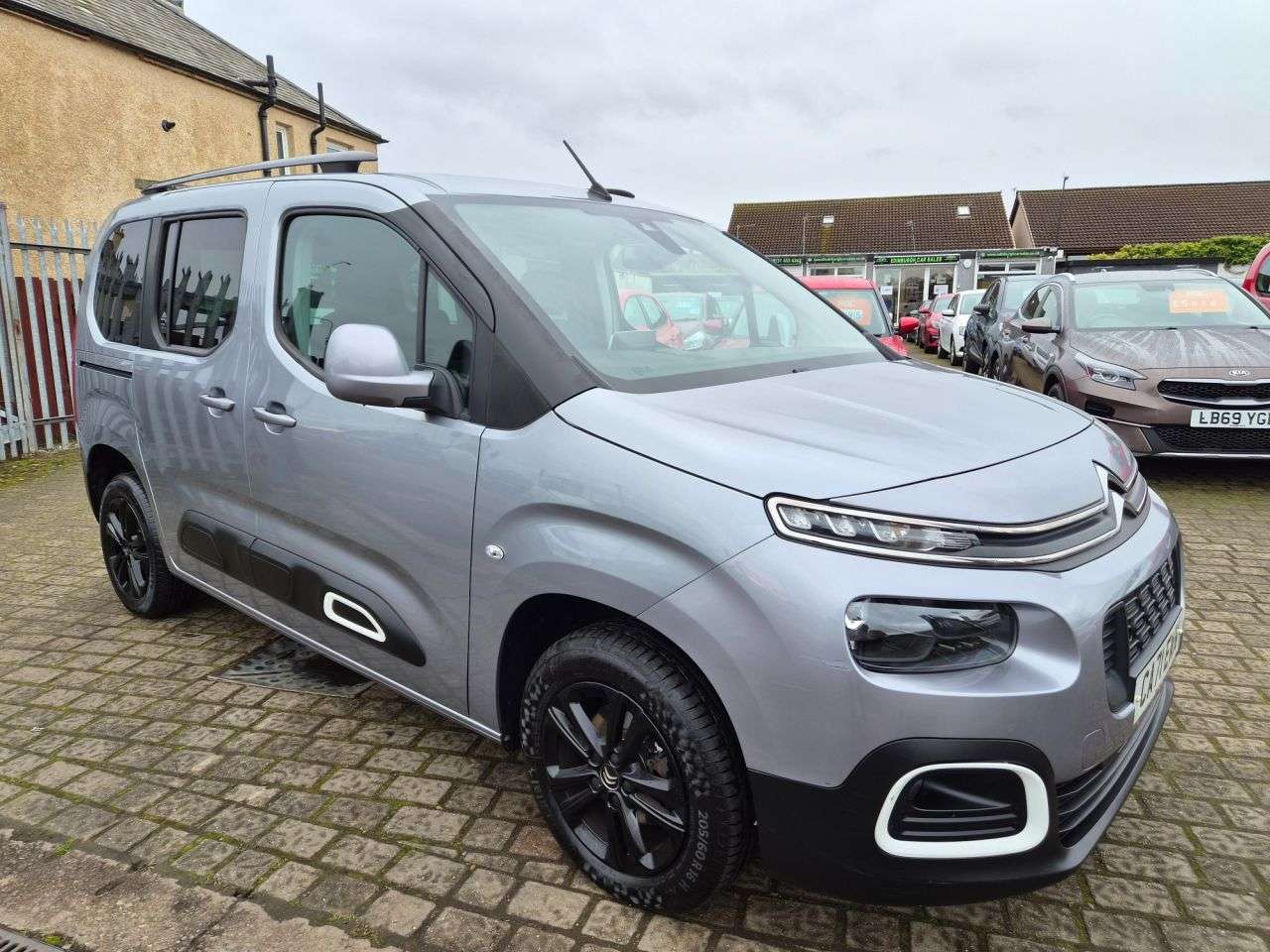 A 2021 CITROEN BERLINGO 1.5 BlueHDi Flair M MPV 5dr Diesel Manual Euro 6 (s/s) (100 ps) A 2021 CITROEN BERLINGO 1.5 BlueHDi Flair M MPV 5dr Diesel Manual Euro 6 (s/s) (100 ps)