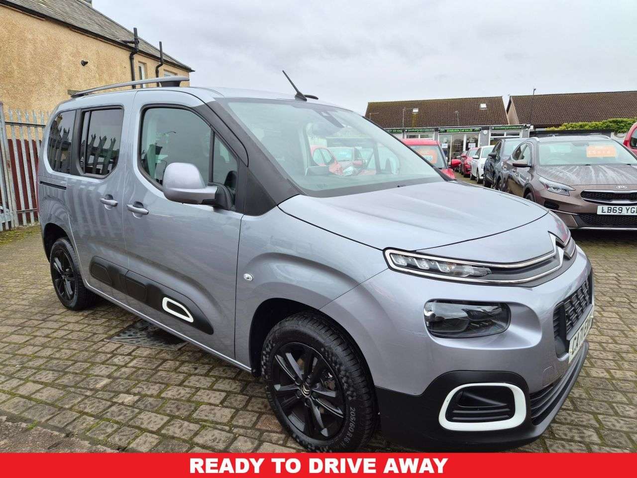 A 2021 CITROEN BERLINGO 1.5 BlueHDi Flair M MPV 5dr Diesel Manual Euro 6 (s/s) (100 ps) A 2021 CITROEN BERLINGO 1.5 BlueHDi Flair M MPV 5dr Diesel Manual Euro 6 (s/s) (100 ps)