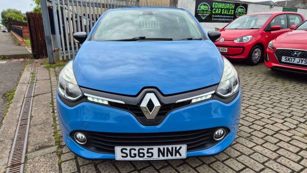 A 2015 RENAULT CLIO 1.2 16V Dynamique Nav Hatchback 5dr Petrol Manual Euro 6 (75 ps) A 2015 RENAULT CLIO 1.2 16V Dynamique Nav Hatchback 5dr Petrol Manual Euro 6 (75 ps)